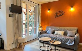 T3 Renove Avec Balcon, Vue Montagne Et Parking.